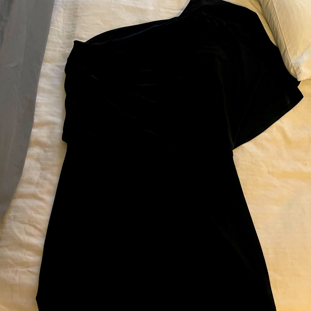 Jessica Simpson one sleeve black dress size medium